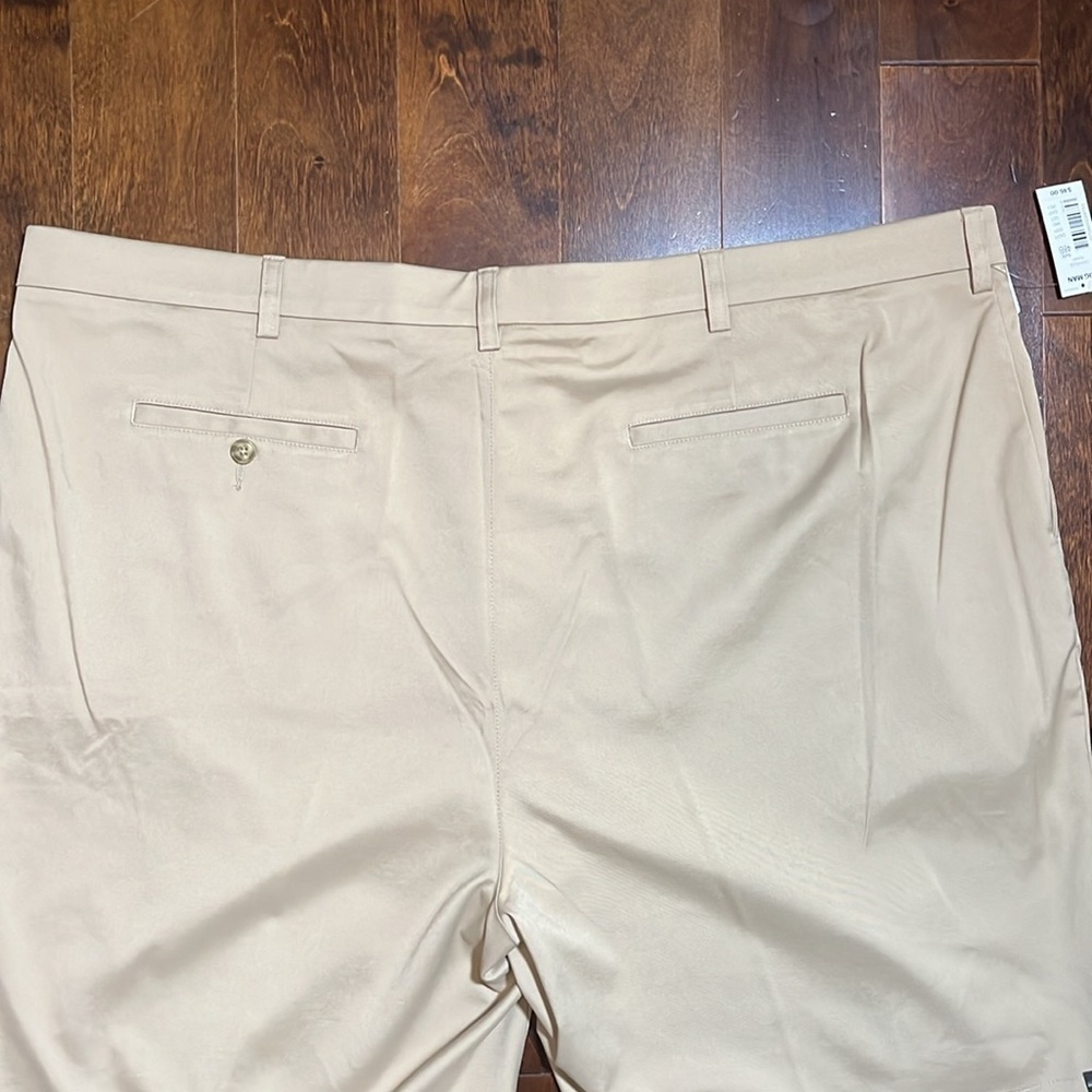 ⭐️ Round Tree & Yorke Big Man classic fit flat front Khaki shorts- 48B - Picture 9 of 10
